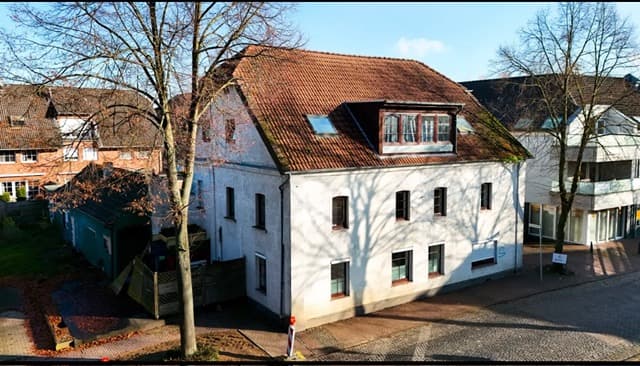 Raum für Ihre Zukunft – Großes Zweifamilienhaus mit vielseitigen Möglichkeiten