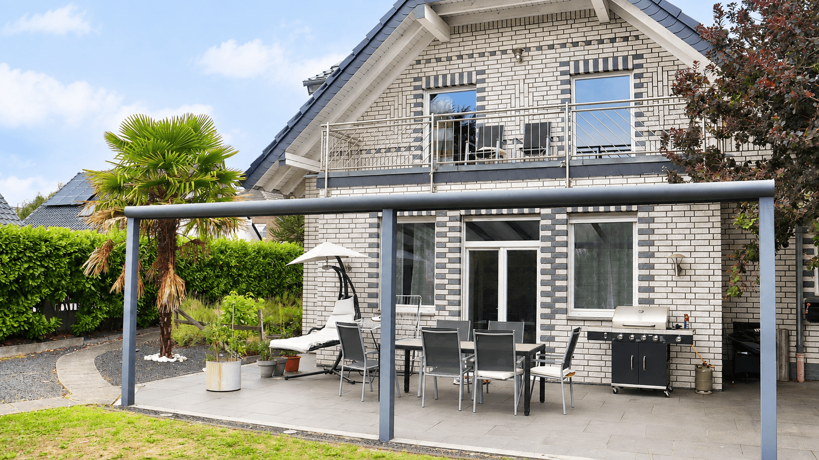 Modernes Einfamilienhaus mit Wärmepumpe & PV-Anlage